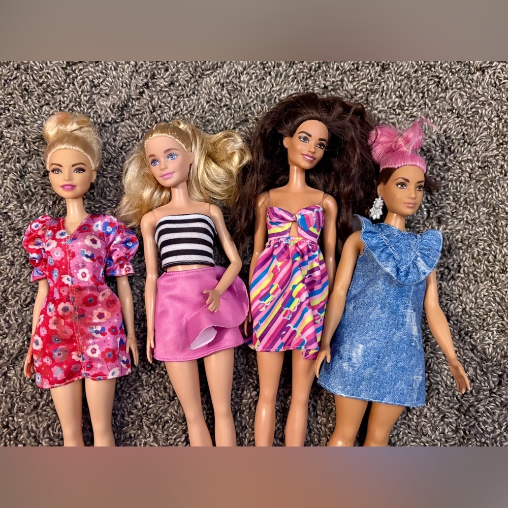 Barbie dolls Lot of 4 Fashionista blend clothes & shoes blonde brunette EUC - Picture 2 of 9